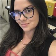 Professora de Geografia ensina crianças de todas as idades